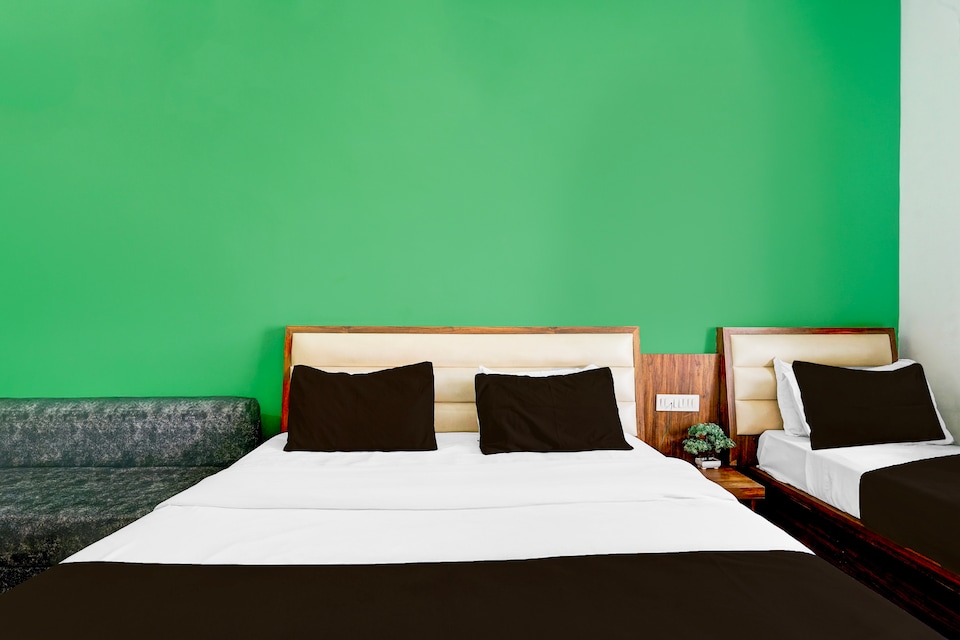 Collection O Salasar Balaji Temple Formerly Keshav Mahal, Salasar, Salasar