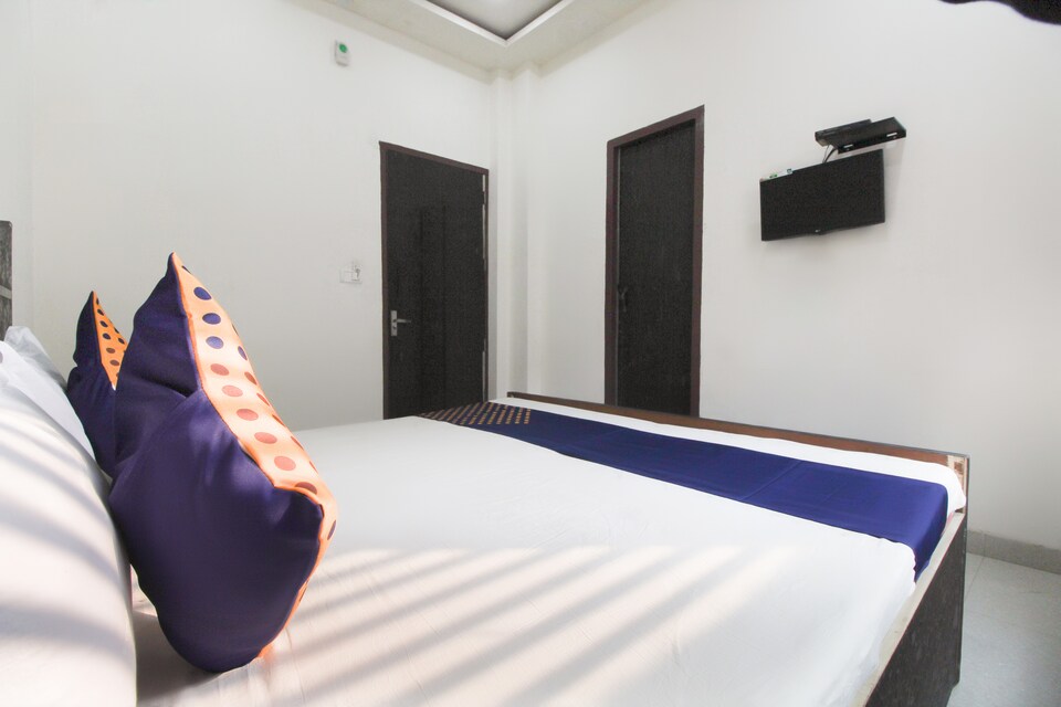 OYO 61496 Gms Residency, Station Road Mathura, Mathura