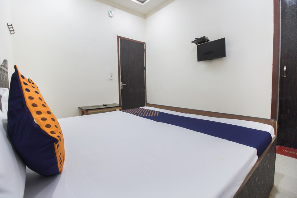 OYO 61496 Gms Residency, Station Road Mathura, Mathura