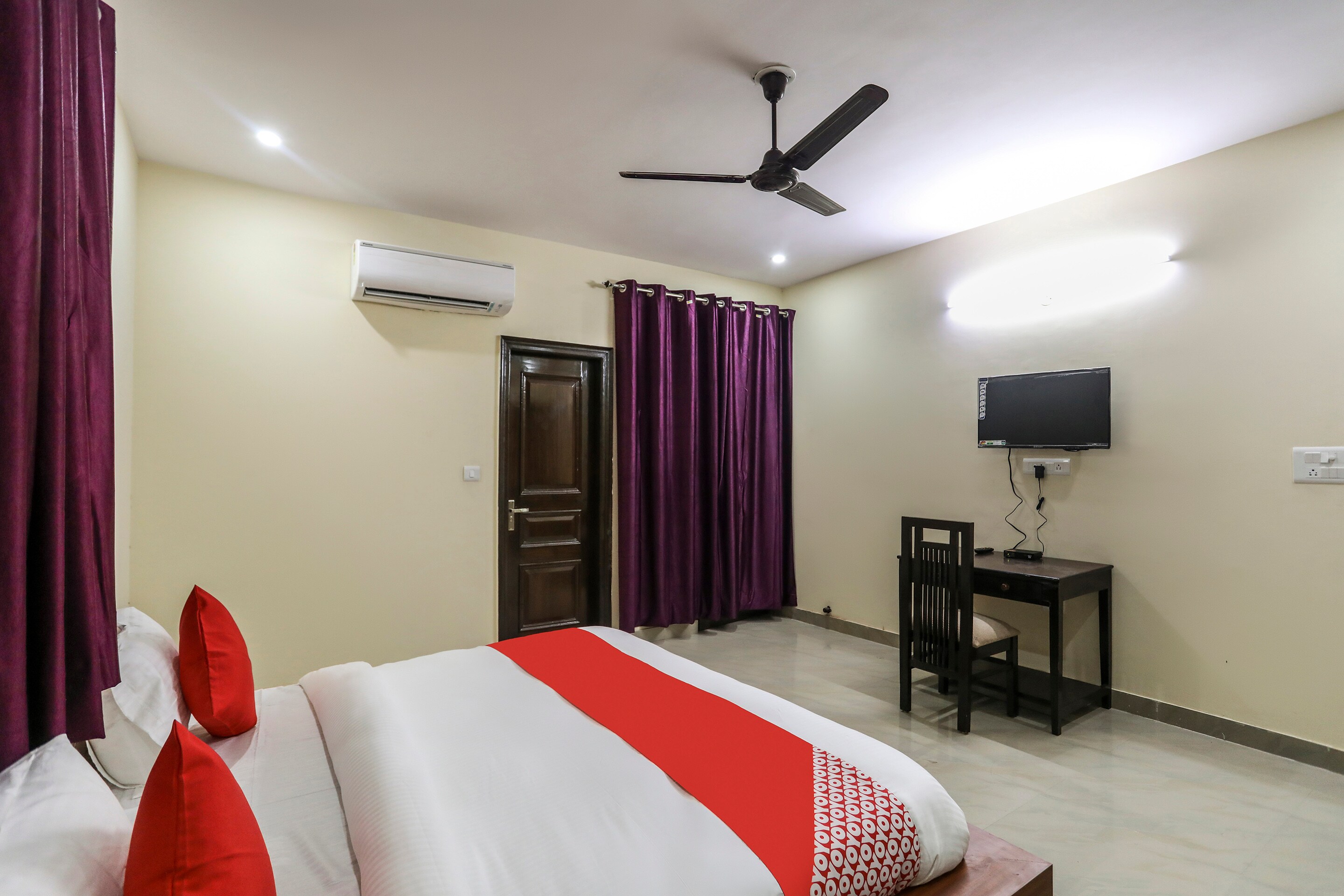 Hotels Noida Starting     414                                         268 Noida Hotels
