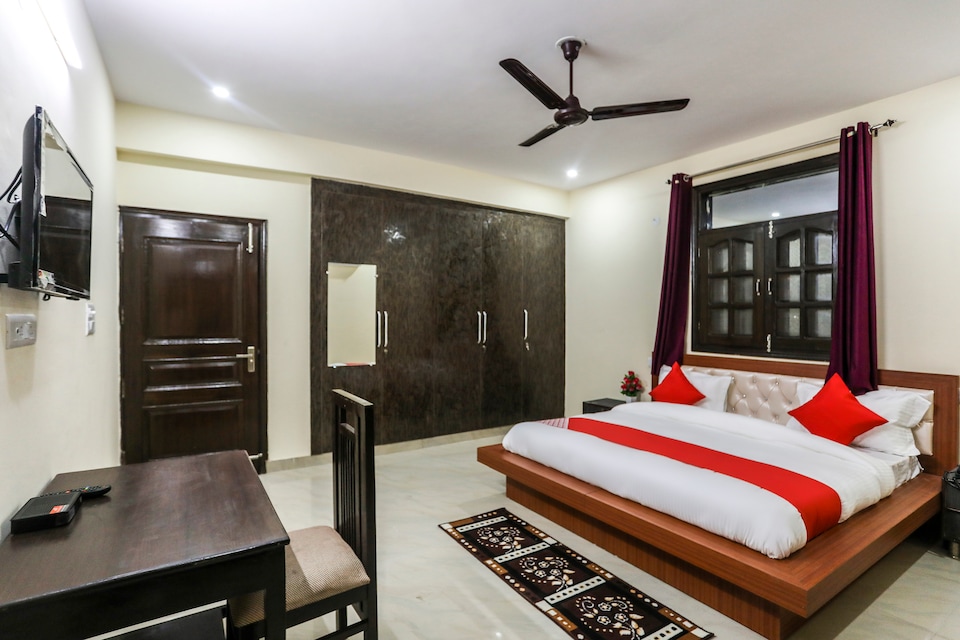 OYO 61536 Noida Dreamz 3 , Noida Expressway SEZ, Noida
