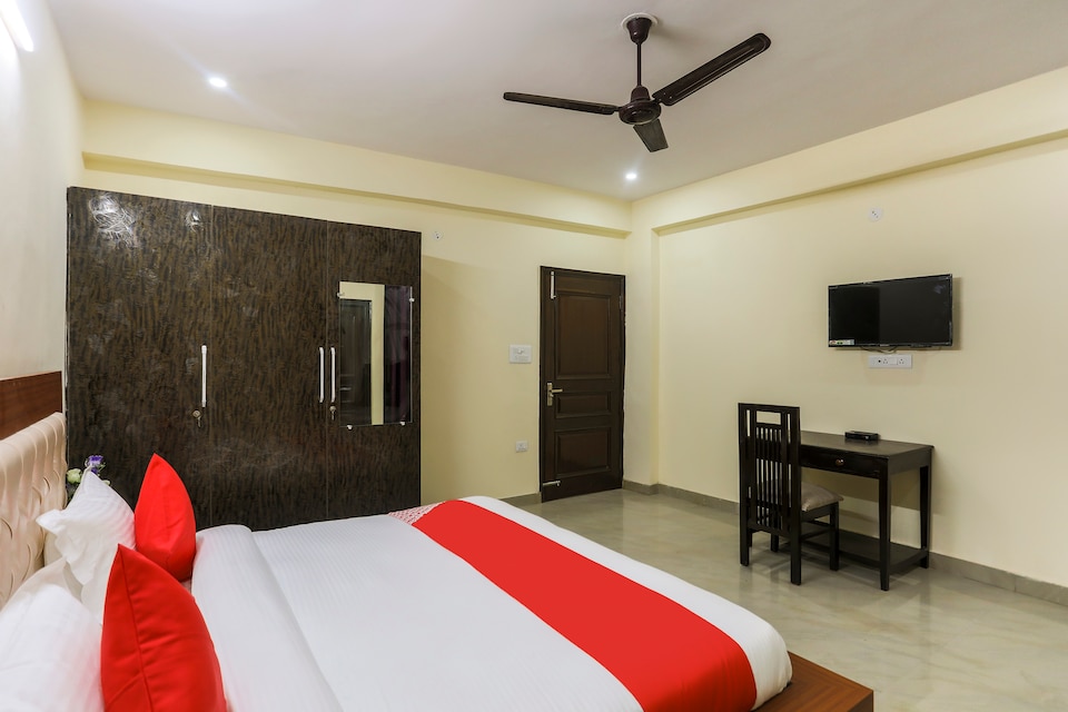 OYO 61536 Noida Dreamz 3 , Noida Expressway SEZ, Noida