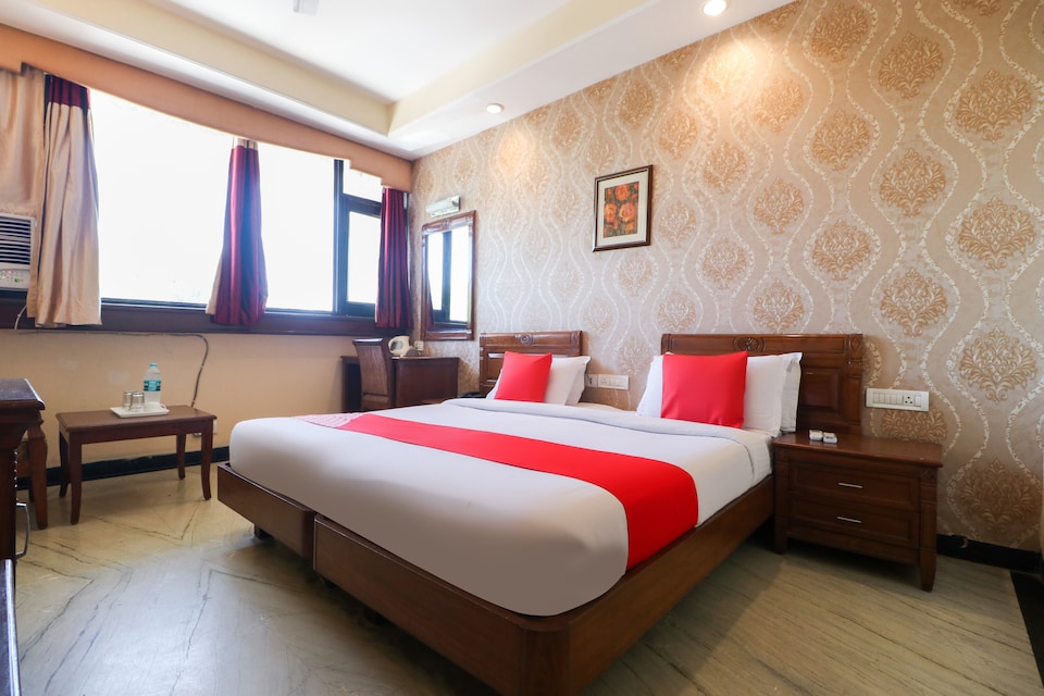 OYO 808 Hotel Auzone & Spa, Hotel Market Chandigarh, Chandigarh