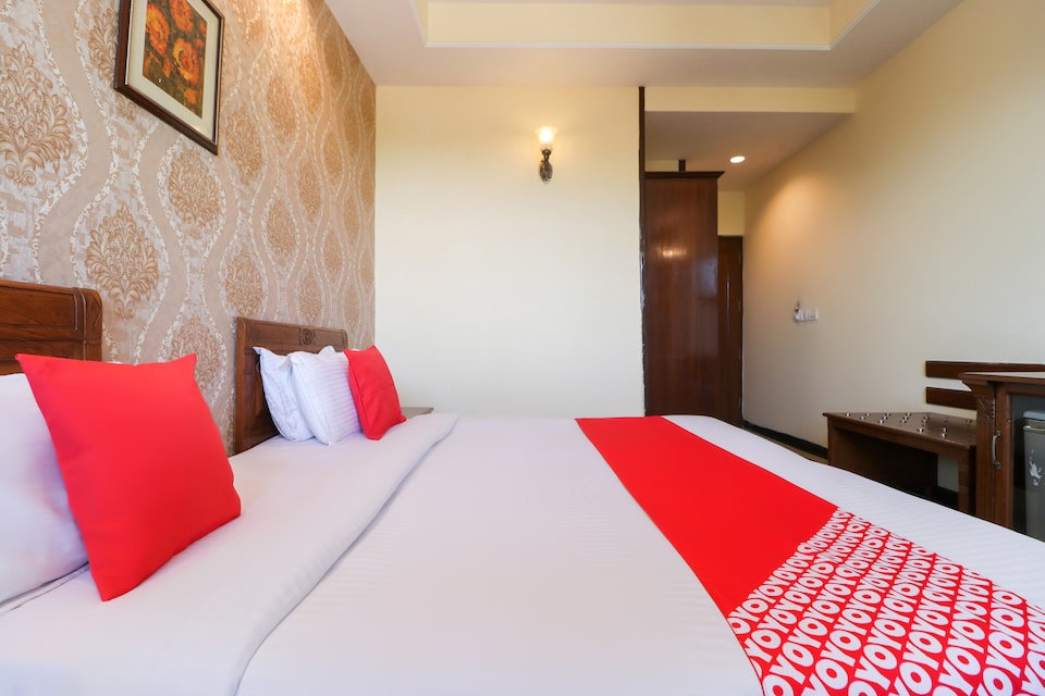 OYO 808 Hotel Auzone & Spa, Hotel Market Chandigarh, Chandigarh