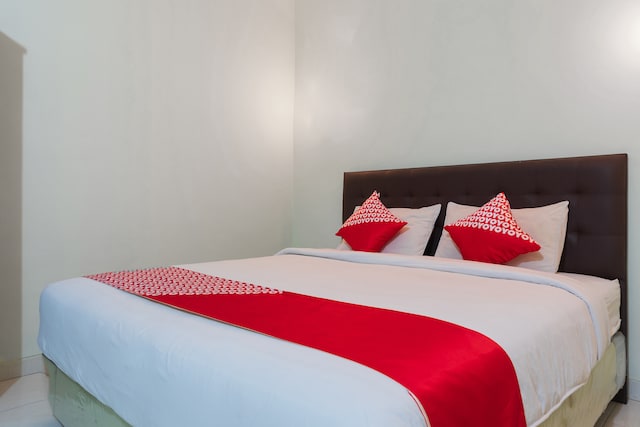 Super OYO 1682 Greenia Hotel