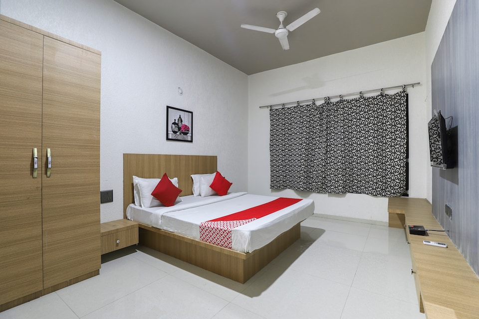 OYO 61564 Tulsi's Guest House, Vyara, Vyara