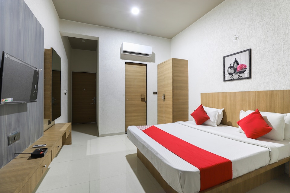 OYO 61564 Tulsi's Guest House, Vyara, Vyara