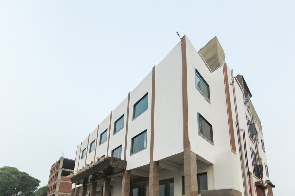 SPOT ON 61579 Swess Grand, Fatehabad Road, Agra