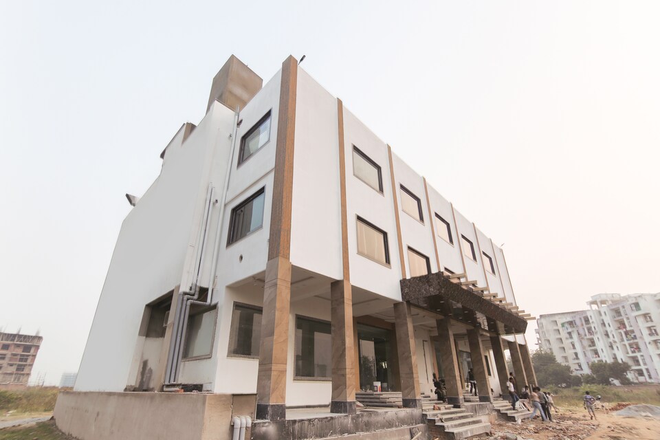 SPOT ON 61579 Swess Grand, Fatehabad Road, Agra