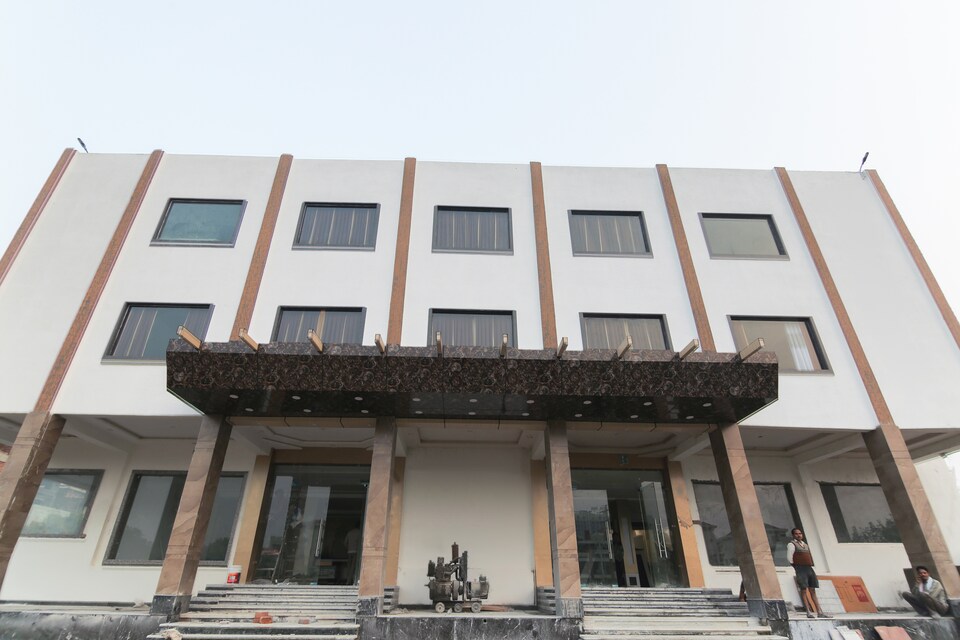 SPOT ON 61579 Swess Grand, Fatehabad Road, Agra