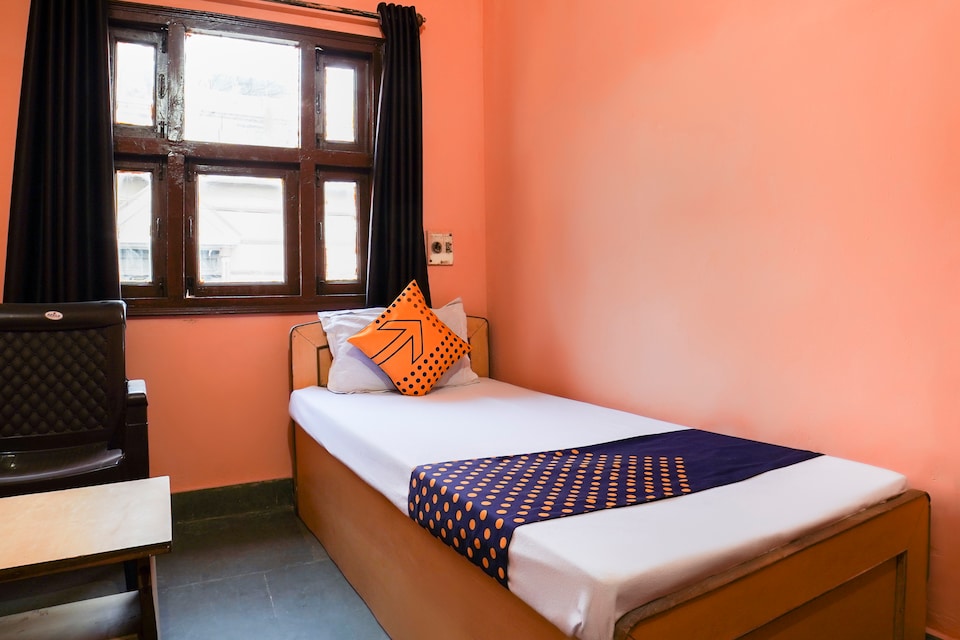SPOT ON 61580 Hotel Madhav, Rudrapur, Rudrapur
