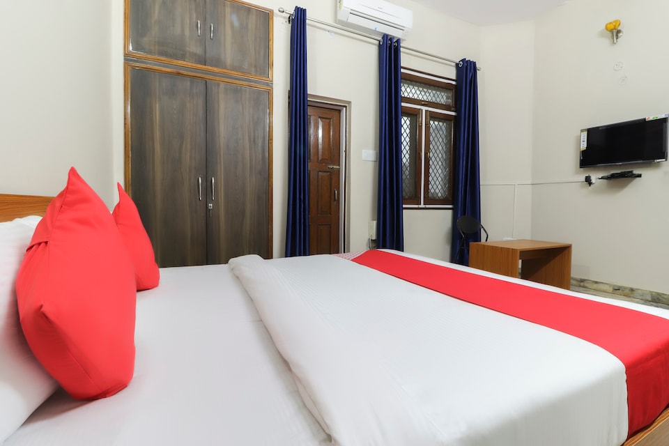 OYO Krisjal Inn, Hazratganj Lucknow, Lucknow