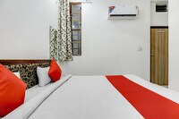 OYO Hotel Satyam Palace