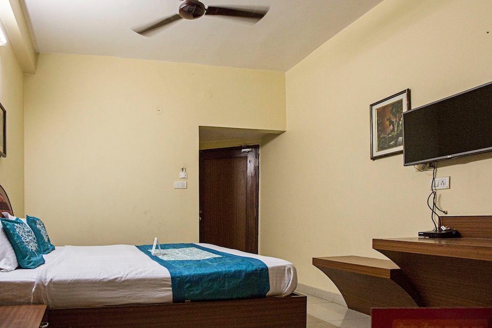 OYO 5010 Shakuntala Palace, Swargdwar Puri, Puri