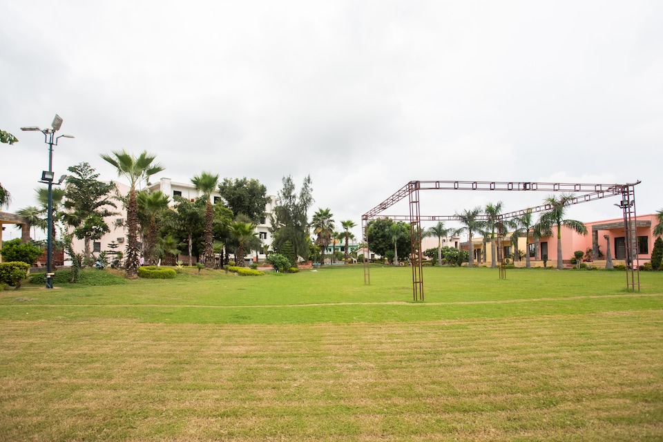 Capital O 61647 Good Luck Resorts, Ghaziabad City, Ghaziabad