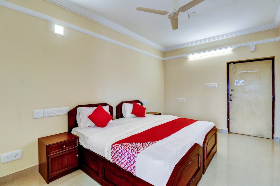 OYO 61675 Ashiyana Inn, Balmatta Kankanady, Mangalore
