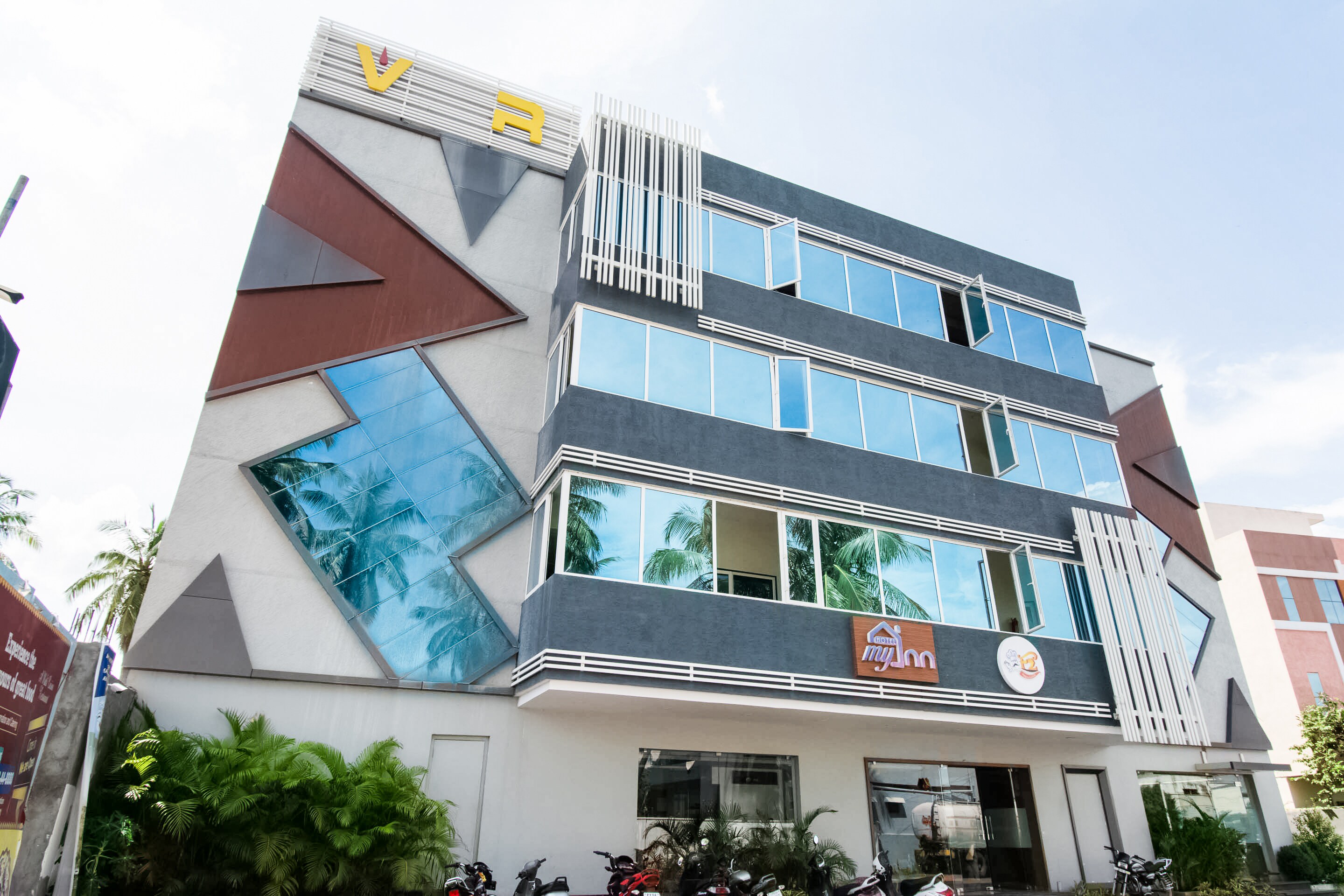 Myinn Capital O 61762 Hotel My Inn, Capital O Ammalapuram, Book @ ₹1095 - OYO