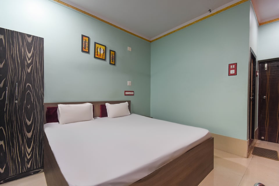 SPOT ON Kumar Guest House, SPOT ON Kharagpur, Book ₹329 OYO
