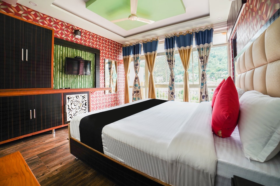 Capital O 61832 Hotel Shri Baghnath Palace, Bageshwar City, Bageshwar