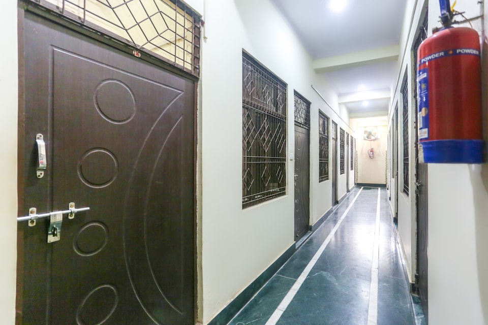 SPOT ON 61834 Haidri Inn, Chowk Allahabad, Prayagraj