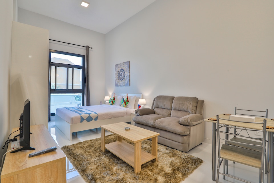 OYO 324 Home G12, Plazzo Residence, Jumeirah Village Circle Dubai, Dubai