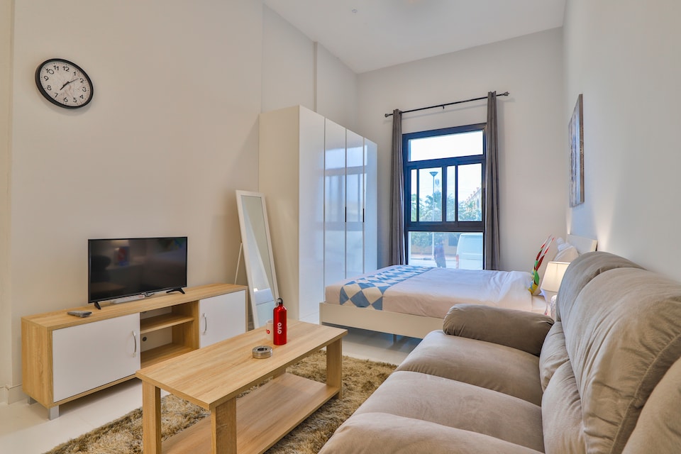 OYO 324 Home G12, Plazzo Residence, Jumeirah Village Circle Dubai, Dubai