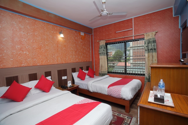 OYO 618 Hotel Middle Point