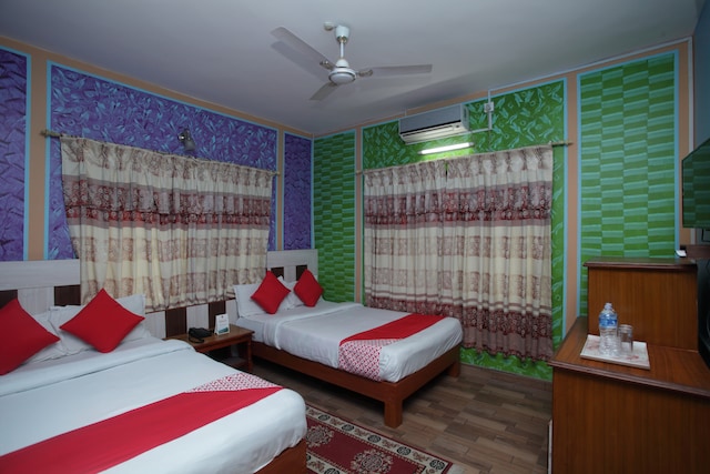 OYO 618 Hotel Middle Point