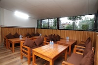 OYO 618 Hotel Middle Point