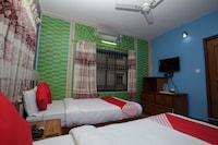 OYO 618 Hotel Middle Point