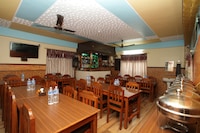 OYO 618 Hotel Middle Point