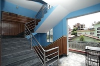 OYO 618 Hotel Middle Point