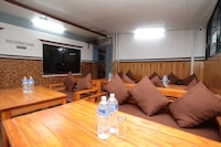 OYO 618 Hotel Middle Point