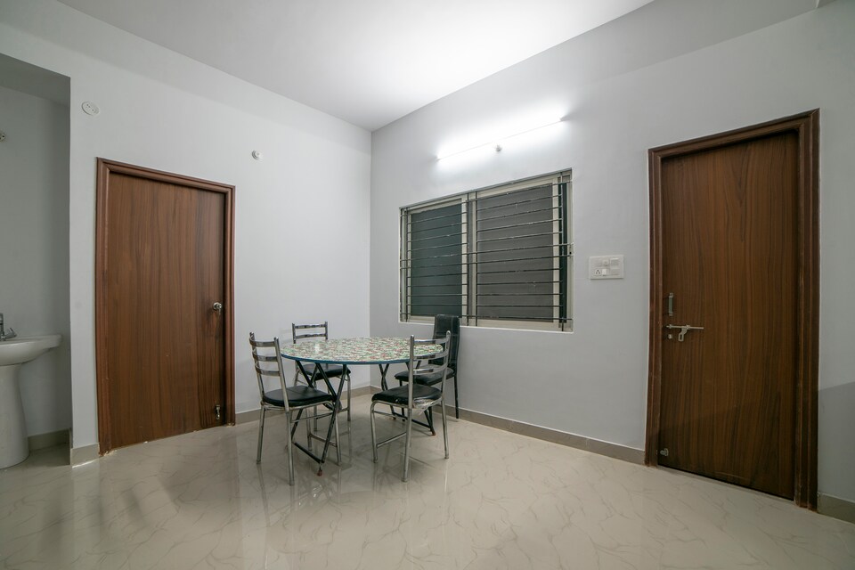 OYO 61856 Bahira Groups Izaan Residency, Mehdipatnam - Attapur, Hyderabad