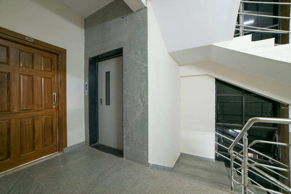 OYO 61856 Bahira Groups Izaan Residency, Mehdipatnam - Attapur, Hyderabad