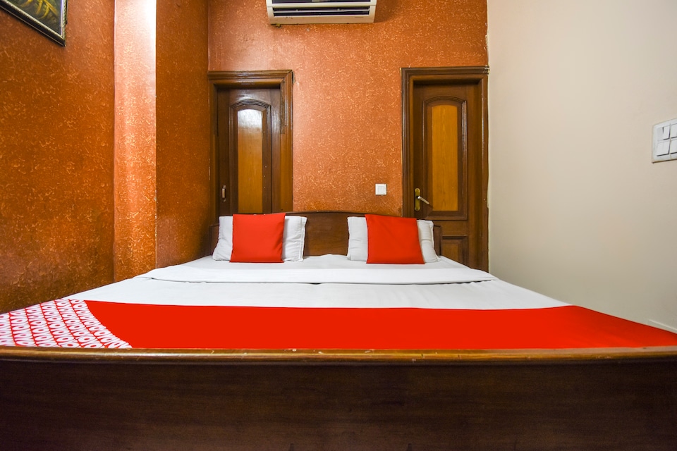 OYO 5022 Hotel Golden Palace, Sector 45 Chandigarh, Chandigarh