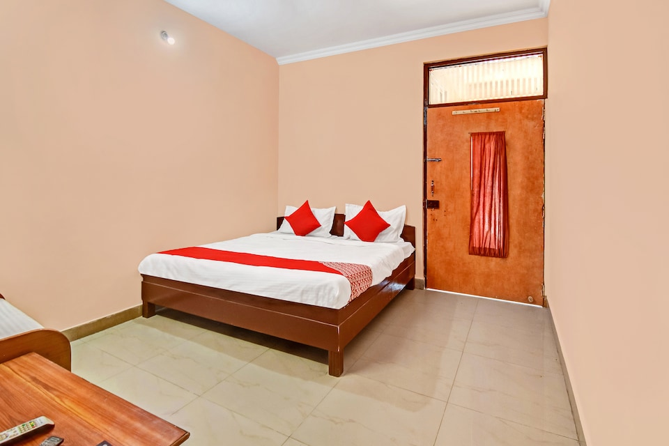OYO 61893 Kundan Guest House, Padav, Gwalior