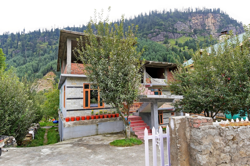 OYO Home 61908 Outlandish Mountains Cottage Bhurwa, NH 21 Manali, Manali
