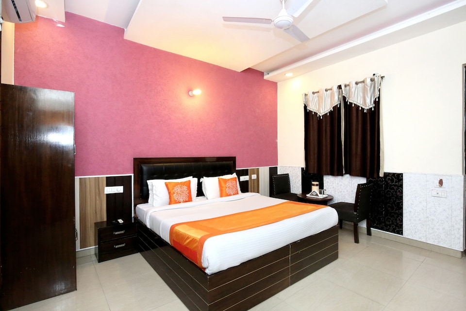 OYO 5026 Preet Hotel, Railway Station Chandigarh, Chandigarh