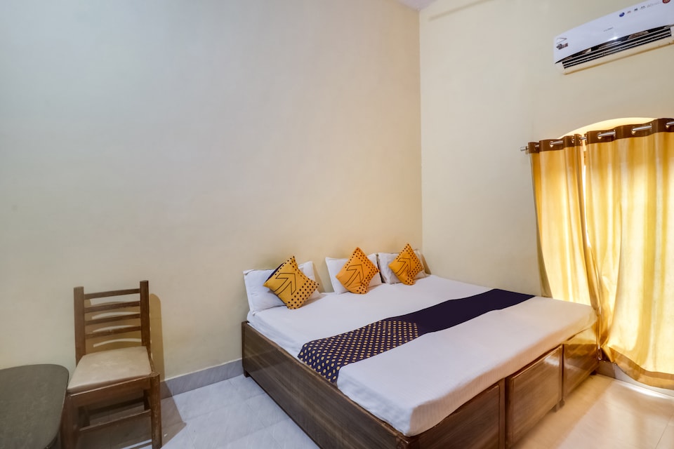 SPOT ON 61937 Hotel Shiv Ananad, Godowlia, Varanasi