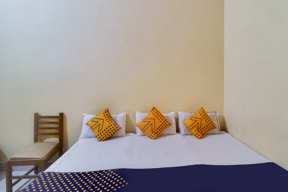 SPOT ON 61937 Hotel Shiv Ananad, Godowlia, Varanasi