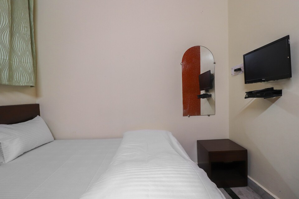 SPOT ON 61949 Hotel Aditya, Noida City Metro, Noida