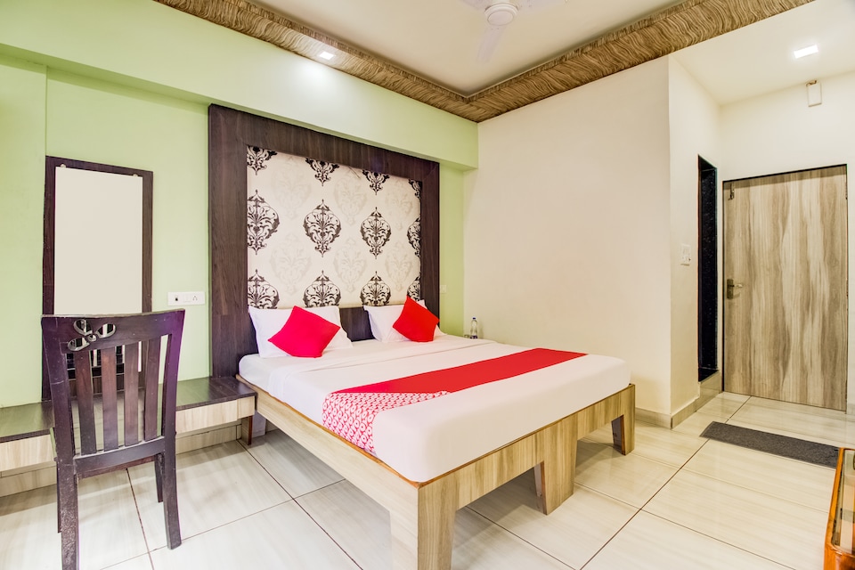 OYO Hotel Keshava Palace, Mangaon, Mangaon