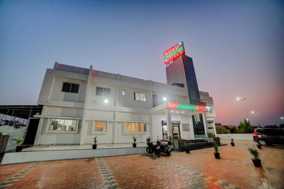 Capital O Neev Family Restaurant & Motels, Sinnar Nashik, Nashik