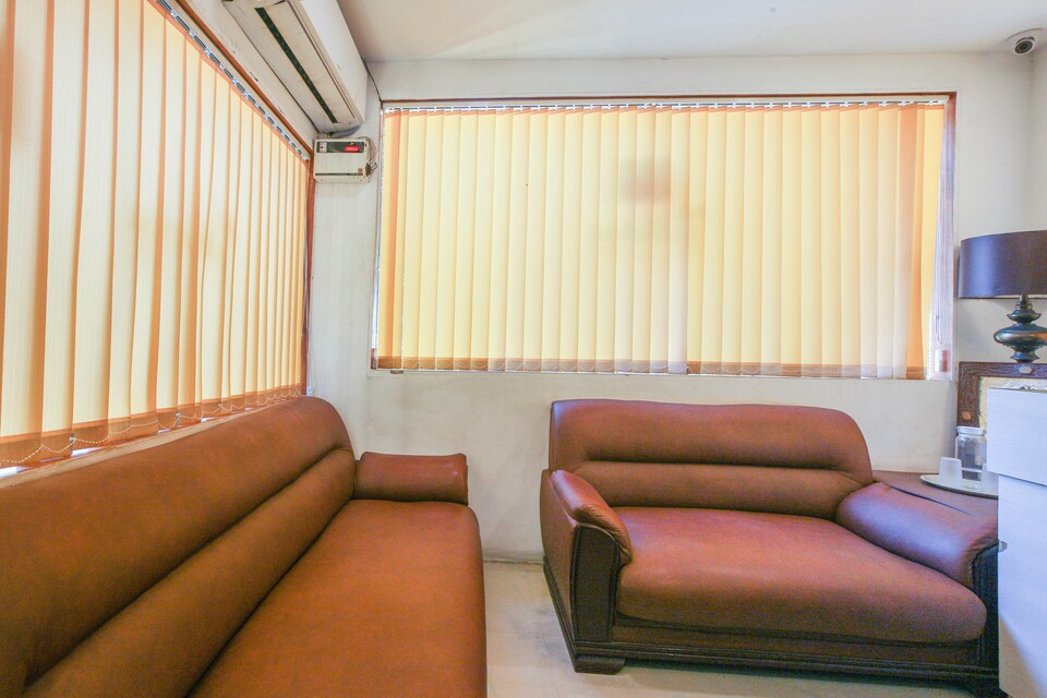 OYO 61997 Palm Jumeira Suites, Nungambakkam Chennai, Chennai