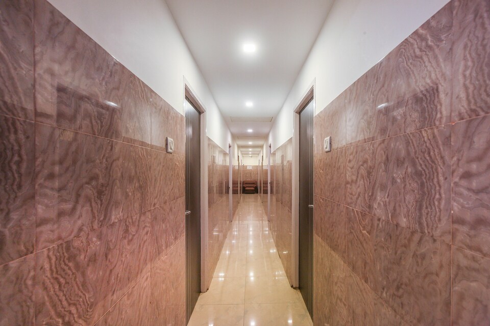 OYO 61997 Palm Jumeira Suites, Nungambakkam Chennai, Chennai
