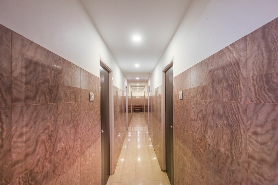 OYO 61997 Palm Jumeira Suites, Nungambakkam Chennai, Chennai
