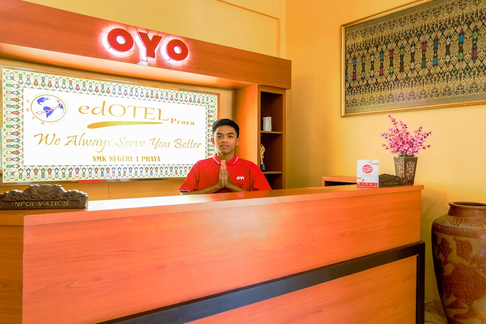 OYO 1732 Edotel Praya Syariah, Praya, Lombok