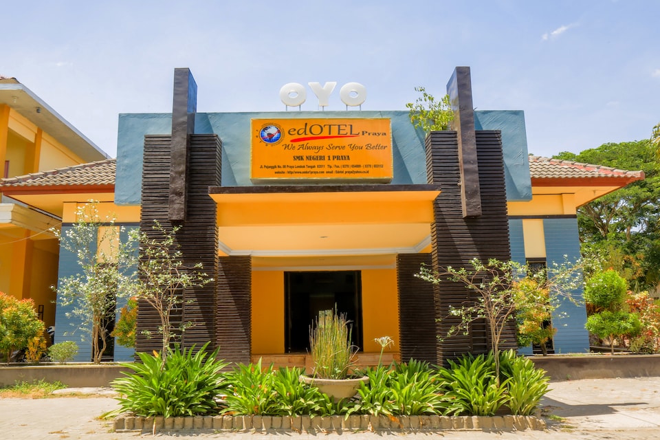 OYO 1732 Edotel Praya Syariah, Praya, Lombok