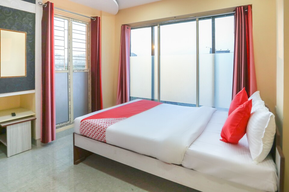 OYO Niloy Guest House Near Acropolis Mall, Santoshpur Kolkata, Kolkata